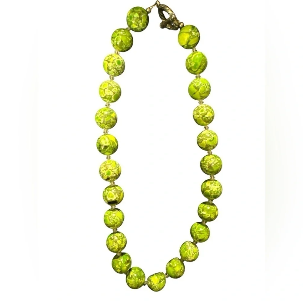 Green speckle beaded necklaces with detachable flower pendant silver clasp
